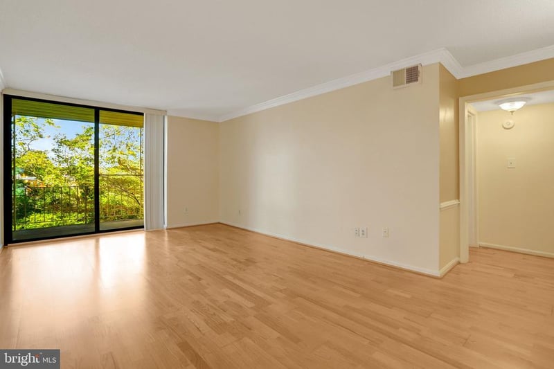 3101 Patrick Henry Dr #122, Falls Church, VA 22044