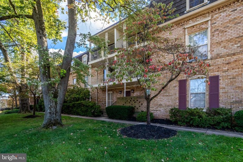 3101 Patrick Henry Dr #122, Falls Church, VA 22044