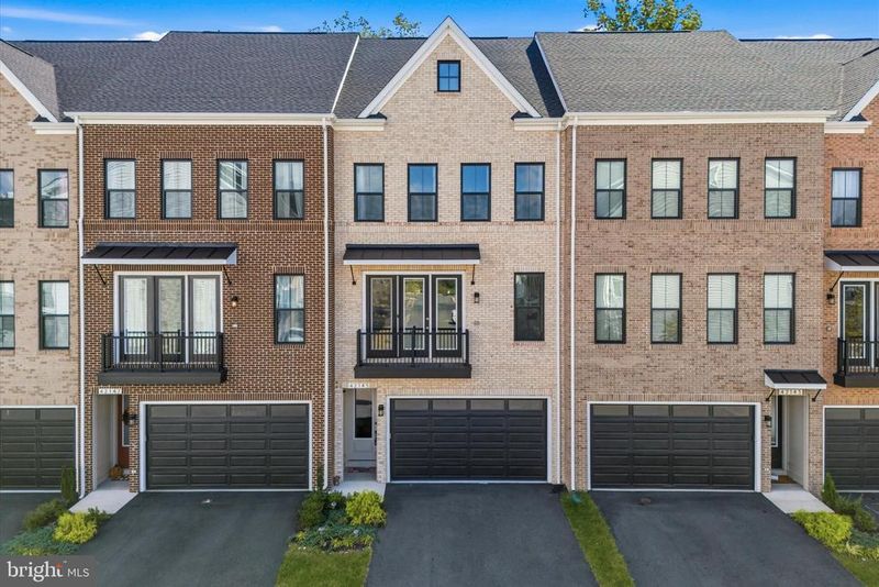 42145 Shining Star Sq, Brambleton, VA 20148