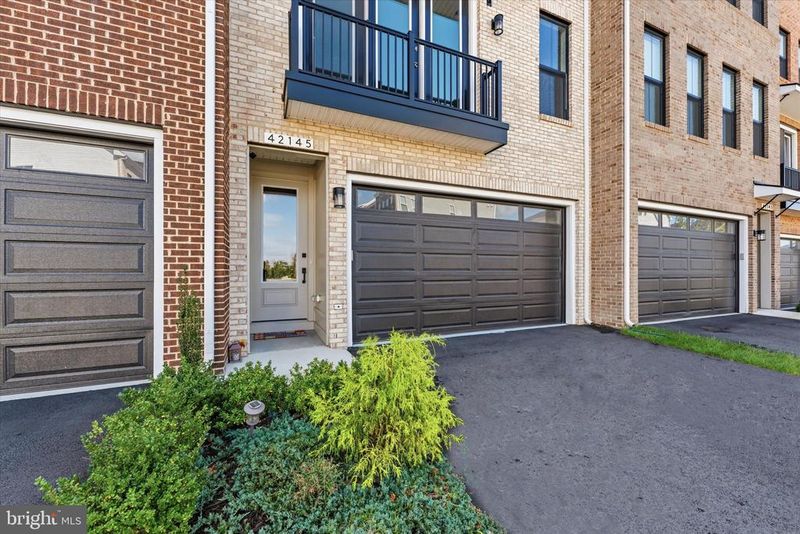 42145 Shining Star Sq, Brambleton, VA 20148