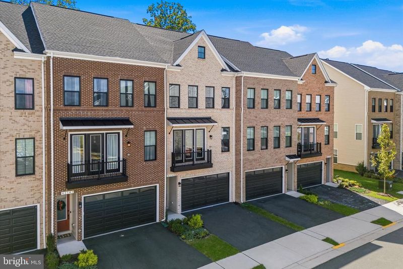 42145 Shining Star Sq, Brambleton, VA 20148