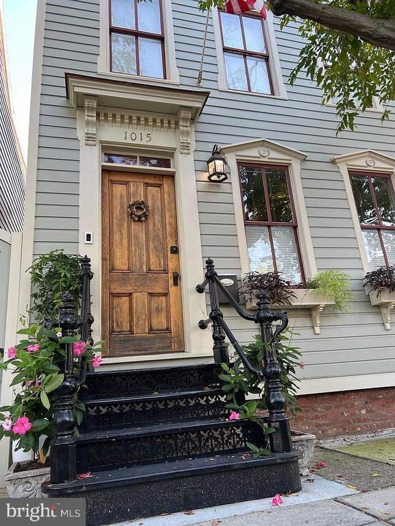 1015 Queen St, Alexandria, VA 22314