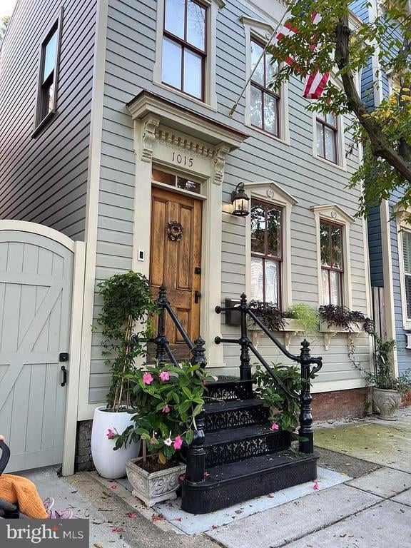 1015 Queen St, Alexandria, VA 22314
