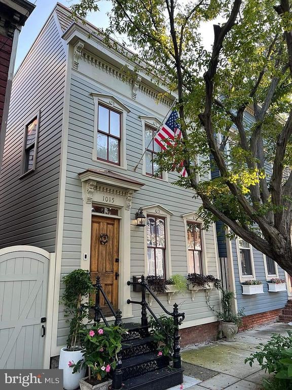 1015 Queen St, Alexandria, VA 22314