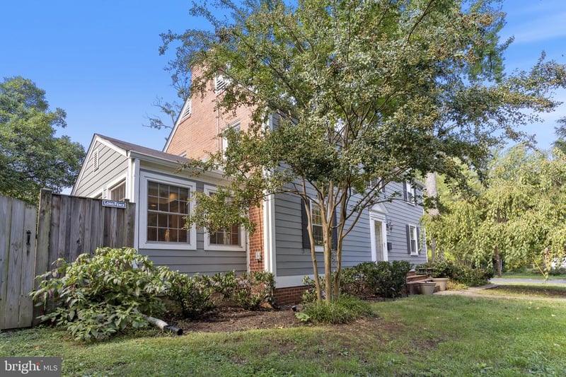 3114 Russell Rd, Alexandria, VA 22305