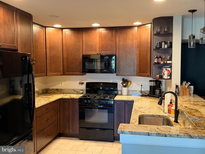 12205 Fairfield House Dr #600B, Fairfax, VA 22033