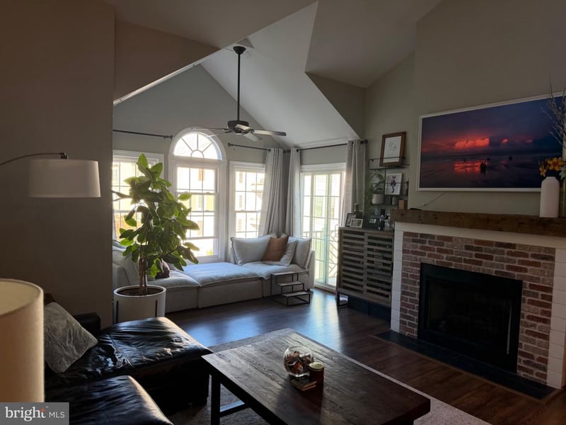 12205 Fairfield House Dr #600B, Fairfax, VA 22033