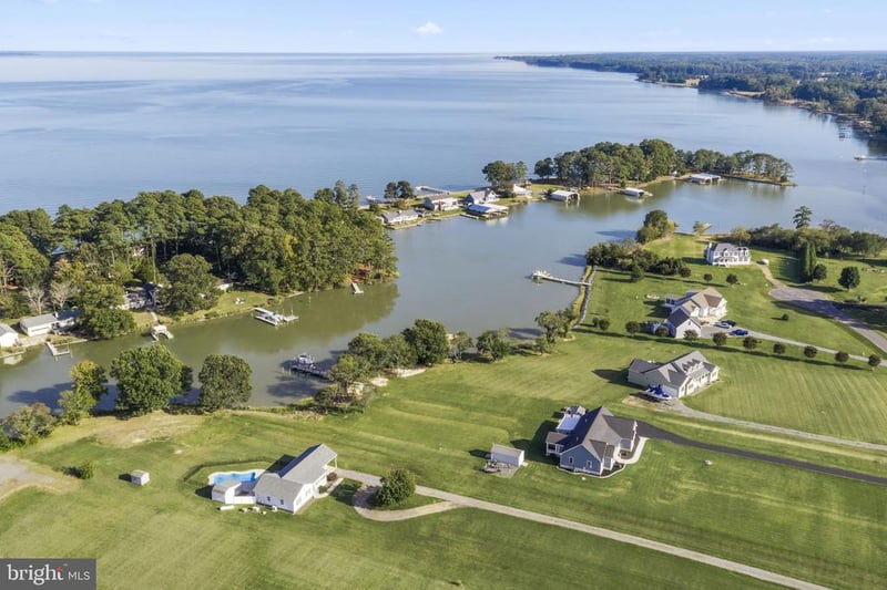 569 Safe Harbor Lndg, Hague, VA 22469
