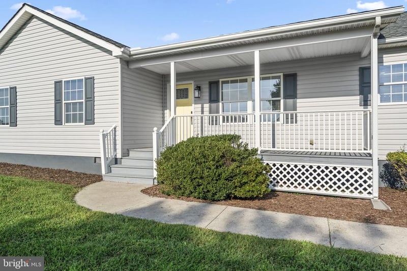 569 Safe Harbor Lndg, Hague, VA 22469