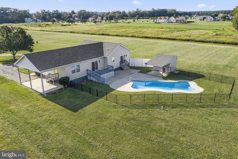 569 Safe Harbor Lndg, Hague, VA 22469
