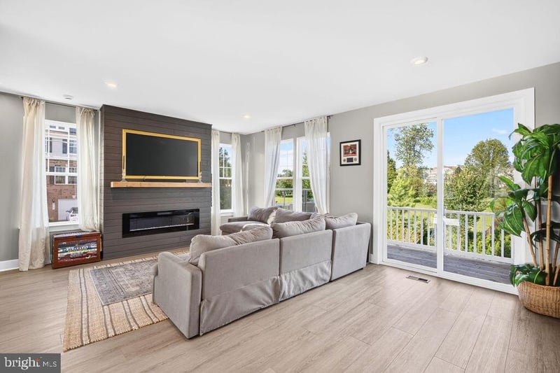 10537 Waterbury Woods Way, Manassas, VA 20112