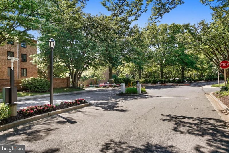 11419 Commonwealth Dr #302, Rockville, MD 20852