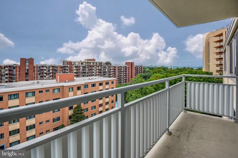 1301 S Arlington Ridge Rd #811, Arlington, VA 22202