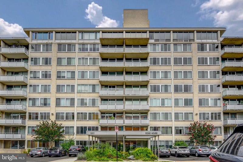 1301 S Arlington Ridge Rd #811, Arlington, VA 22202