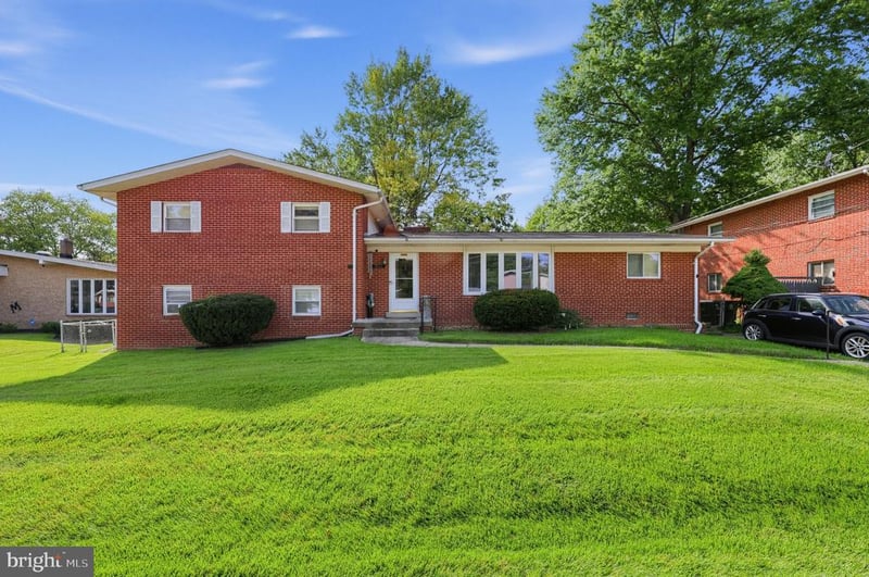 6909 Calvin St, Fort Washington, MD 20744