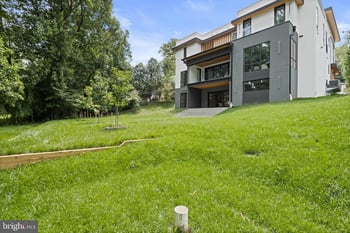 1451 Cola Dr, Mclean, VA 22101