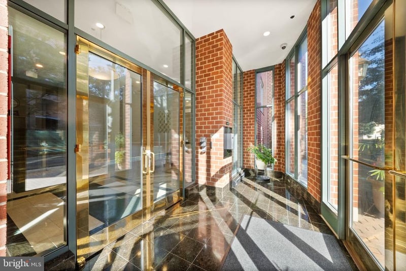1050 N Taylor St #1-204, Arlington, VA 22201