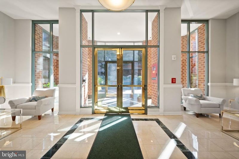 1050 N Taylor St #1-204, Arlington, VA 22201