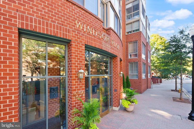 1050 N Taylor St #1-204, Arlington, VA 22201