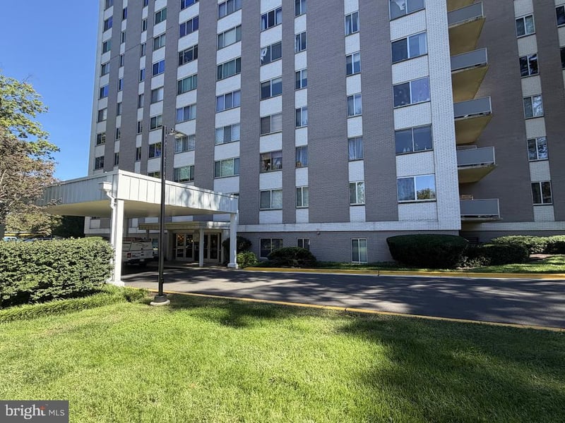 8315 N Brook Ln #2-1004, Bethesda, MD 20814