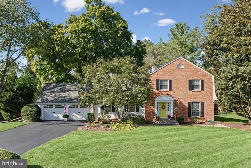 9813 Brookford Rd, Potomac, MD 20854