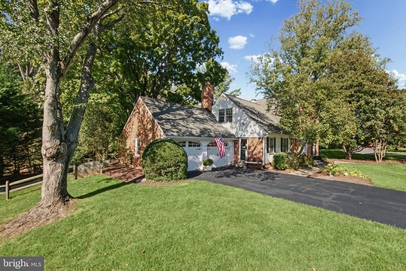 9813 Brookford Rd, Potomac, MD 20854