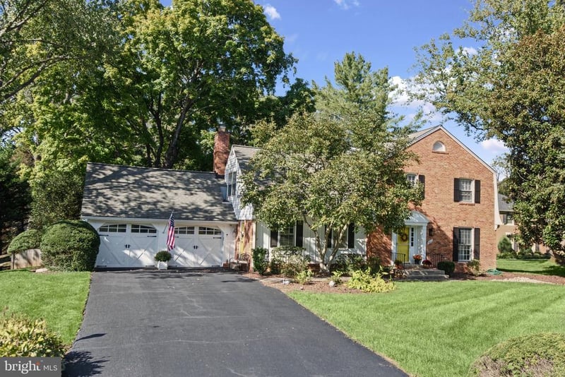 9813 Brookford Rd, Potomac, MD 20854