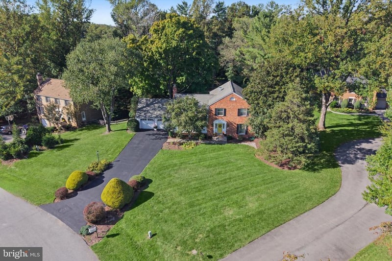 9813 Brookford Rd, Potomac, MD 20854