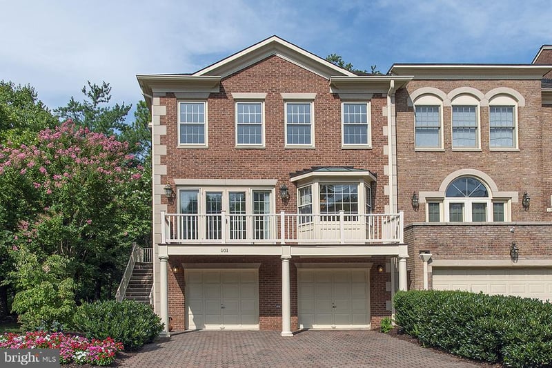 101 Gresham Pl, Falls Church, VA 22046
