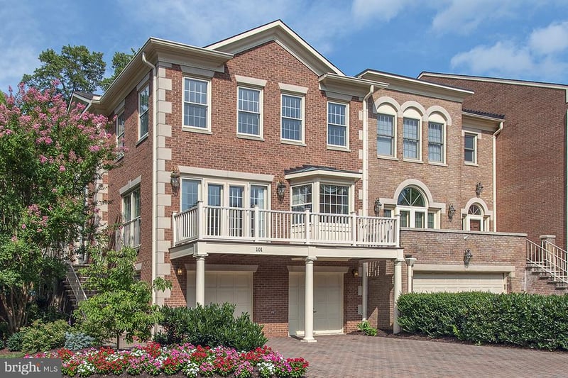 101 Gresham Pl, Falls Church, VA 22046