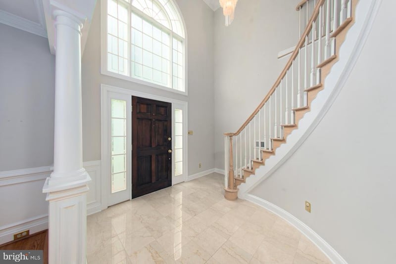 101 Gresham Pl, Falls Church, VA 22046