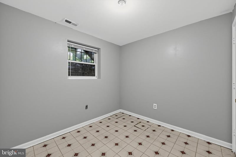 910 Southern Ave SE #1, Washington, DC 20032
