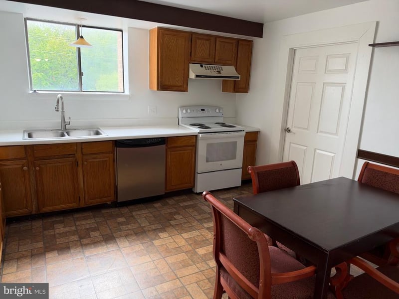 8640 Mathis Ave, Manassas, VA 20110