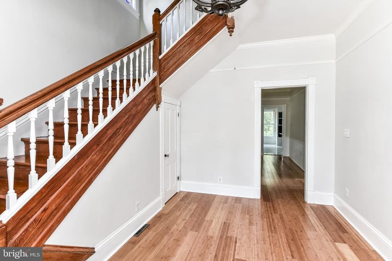2415 Sandburg St, Dunn Loring, VA 22027