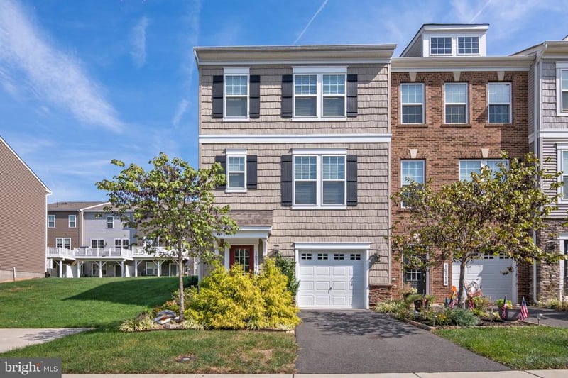 10717 Shadewell Spring Way, Manassas, VA 20112