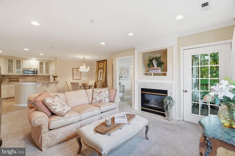 12461 Hayes Ct #203, Fairfax, VA 22033