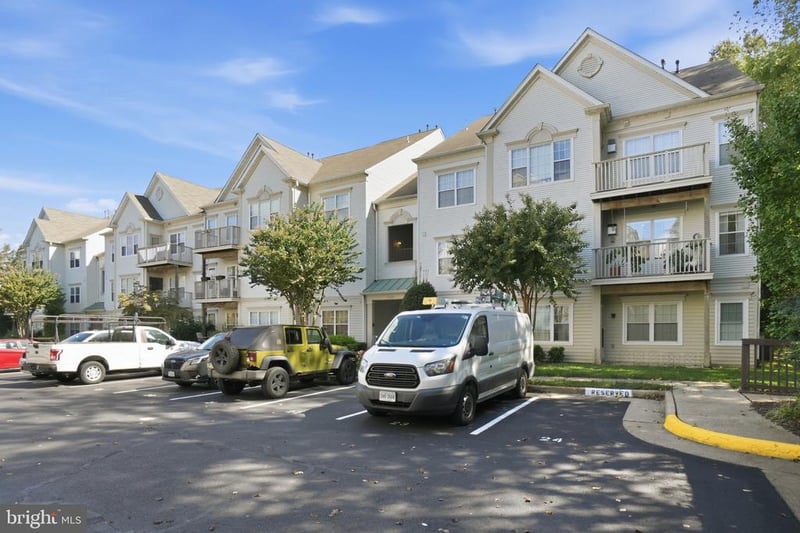 12461 Hayes Ct #203, Fairfax, VA 22033