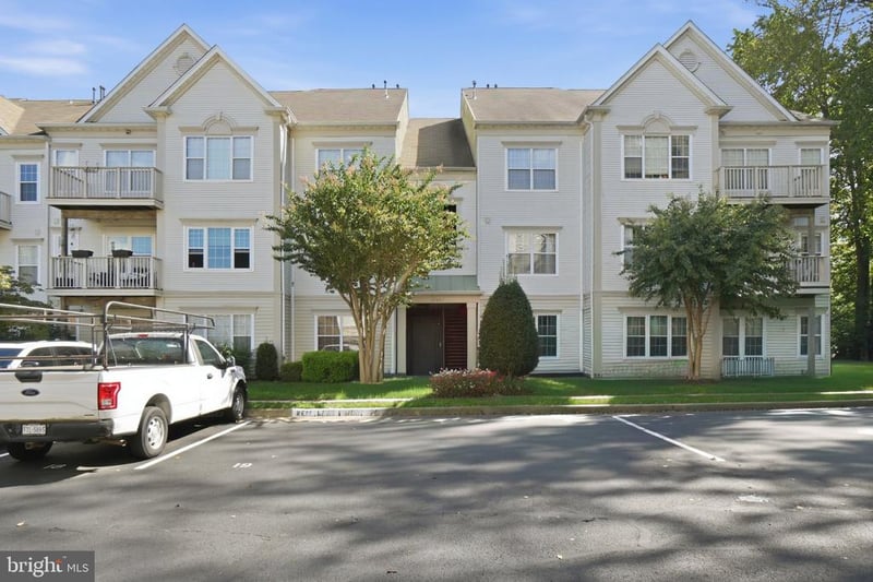 12461 Hayes Ct #203, Fairfax, VA 22033