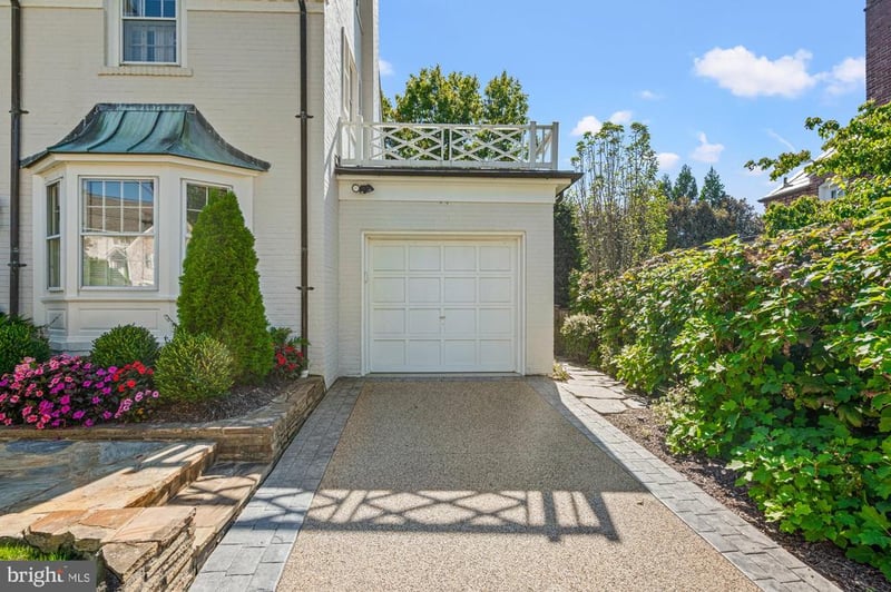 2109 Foresthill Rd, Alexandria, VA 22307
