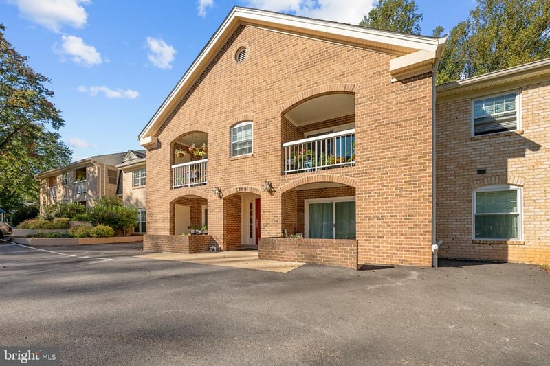 5809 Cove Landing Rd #303, Burke, VA 22015