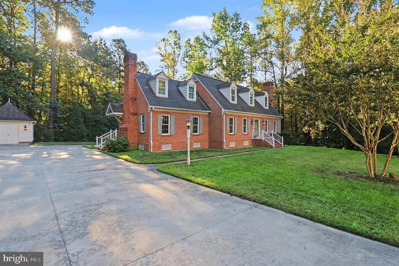 120 Lacy Ln, Bowling Green, VA 22427