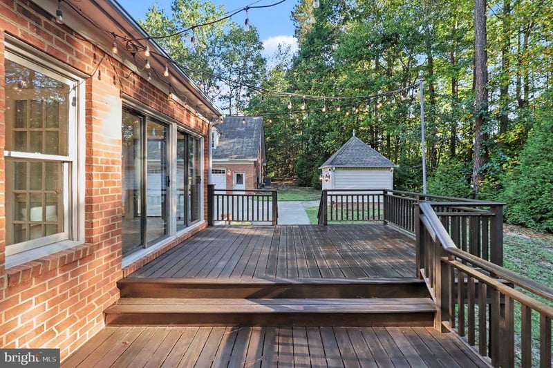 120 Lacy Ln, Bowling Green, VA 22427