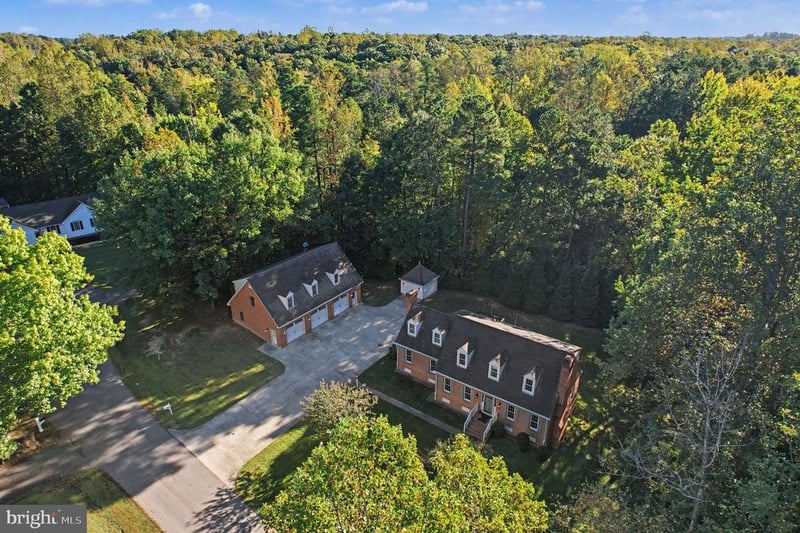 120 Lacy Ln, Bowling Green, VA 22427