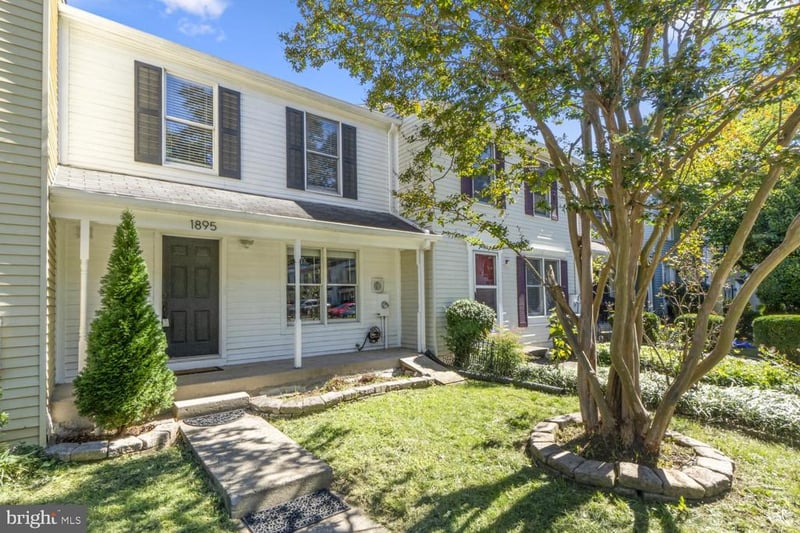 1895 Pohick Creek Ct, Woodbridge, VA 22192