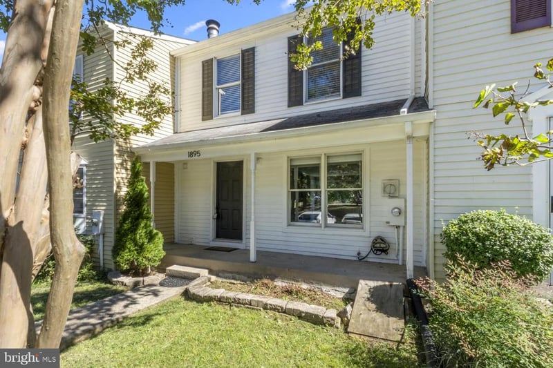 1895 Pohick Creek Ct, Woodbridge, VA 22192