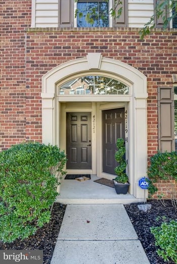 42119 Piebald Sq, Aldie, VA 20105