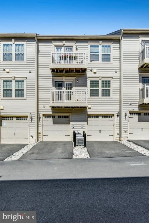 42119 Piebald Sq, Aldie, VA 20105