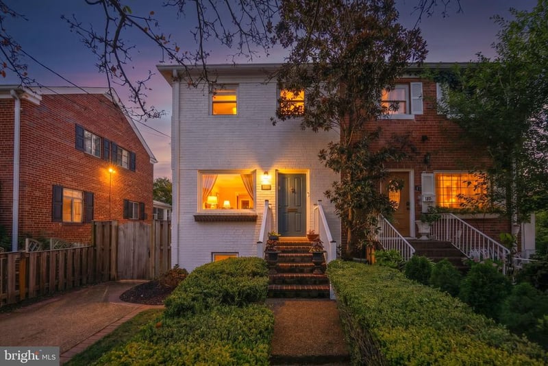 19 E Custis Ave #A, Alexandria, VA 22301
