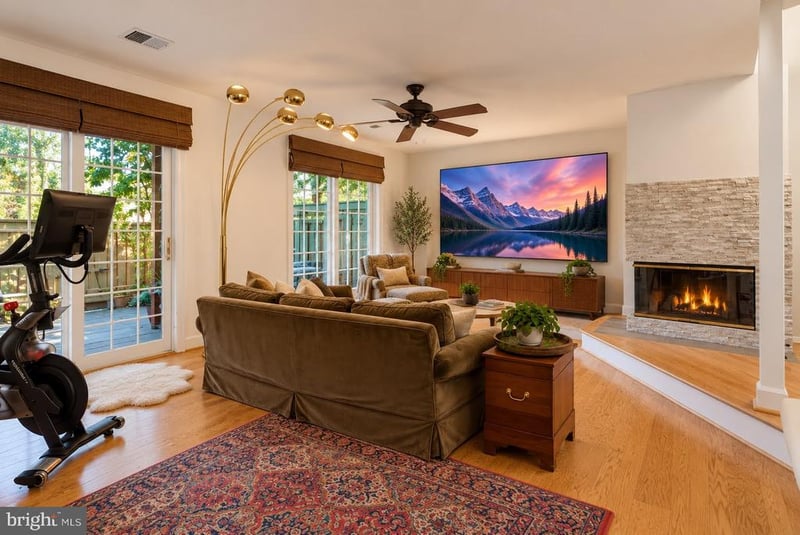8020 Merry Oaks Ct, Vienna, VA 22182
