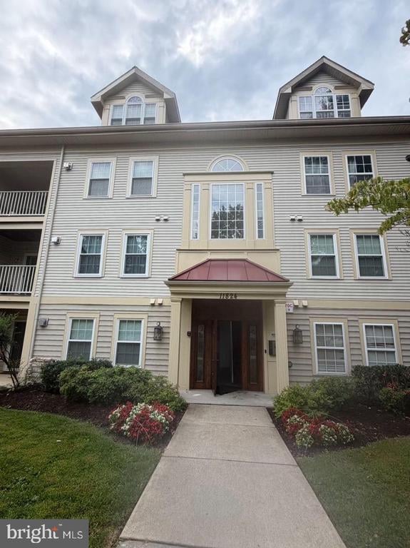 11824 Eton Manor Dr #103, Germantown, MD 20876